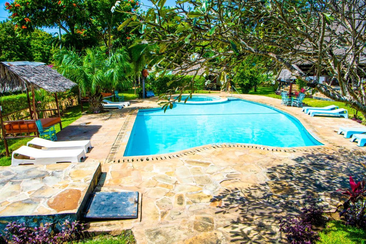 Oasis Diani Beach Villas Exterior foto